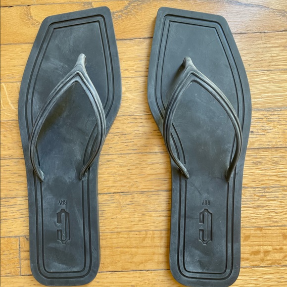 Carlotha Ray square toe flip flops - Picture 2 of 6